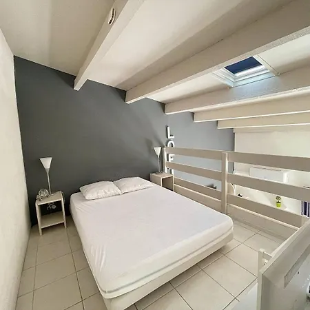 Mezzanine Climatise Avec Terrasse * אגדה